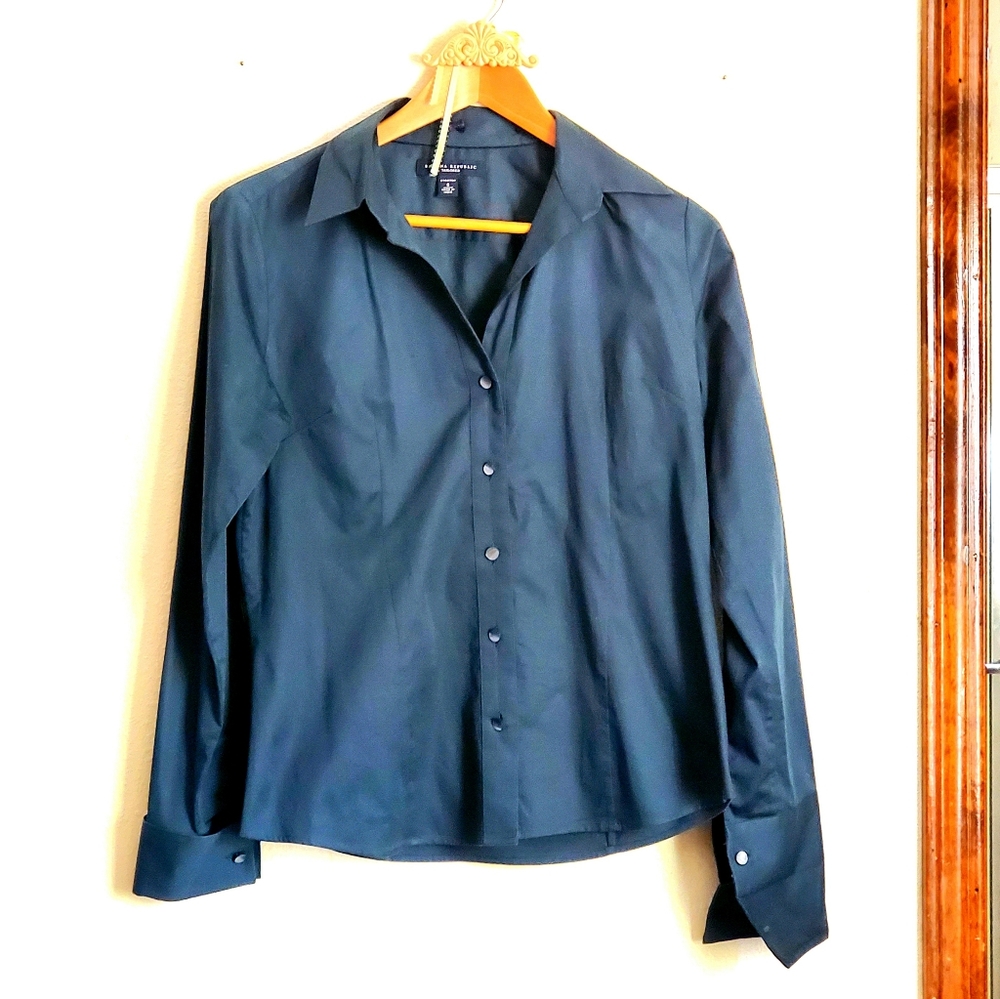 Banana Republic tailored green top